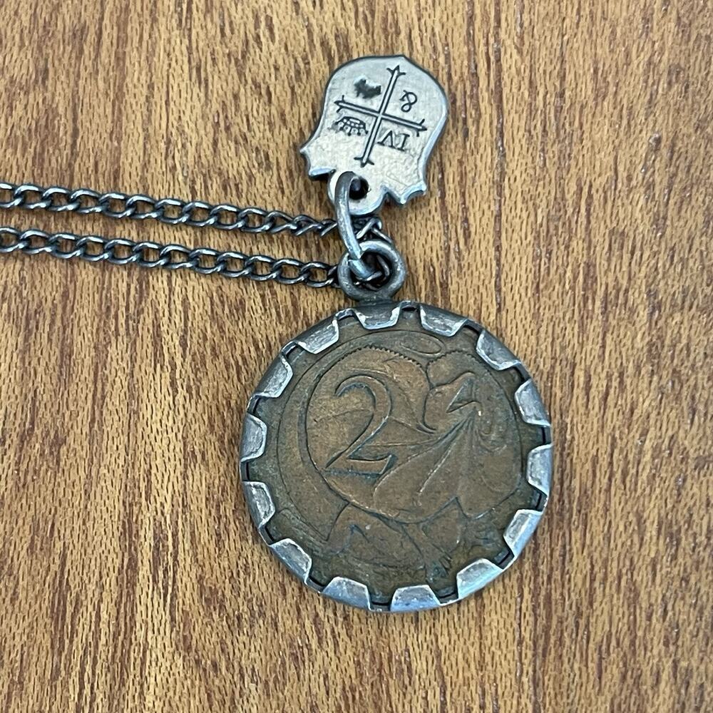 Queen Elizabeth II 1966 2 Pence Australian Coin Necklace Coat Of Arms Charm - Picture 4 of 5